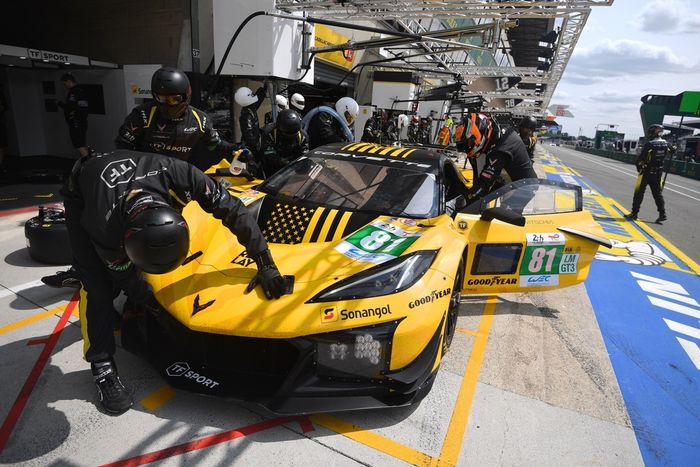 #81 TF Sport Corvette Z06 LMGT3.R: Tom Van Rompuy, Rui Andrade, Charlie Eastwood