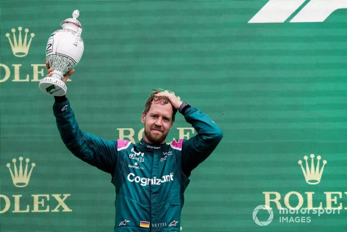 Podio: segundo lugar Sebastian Vettel, Aston Martin