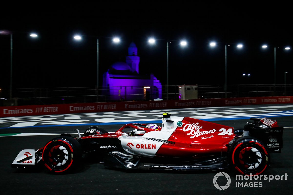 "Alfa Romeo, Ferrari'den sadece vites kutusu ve motor alıyor" 1 Formula 1 Haberleri - F1 Puan Durumu Zhou Guanyu, Alfa Romeo C42