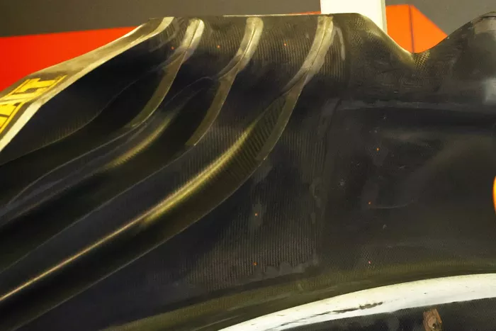 Detalles del suelo del McLaren MCL36