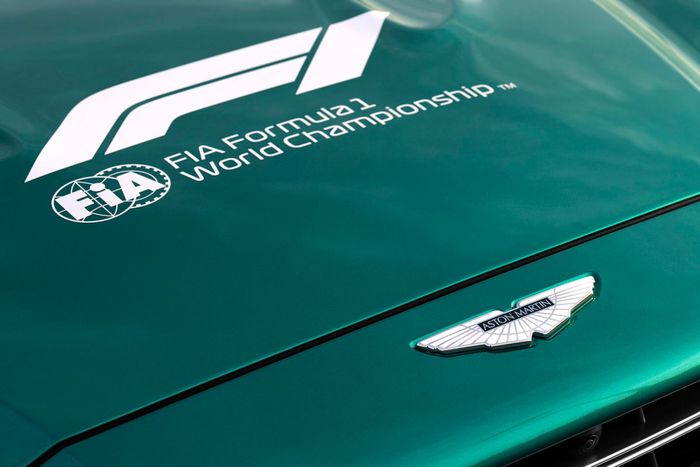 Detalle del Aston Martin Coche Médico