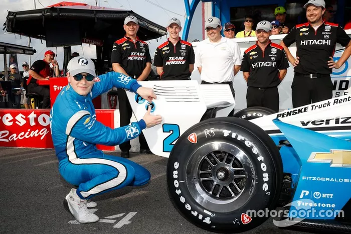 Pole award winner Josef Newgarden, Team Penske Chevrolet
