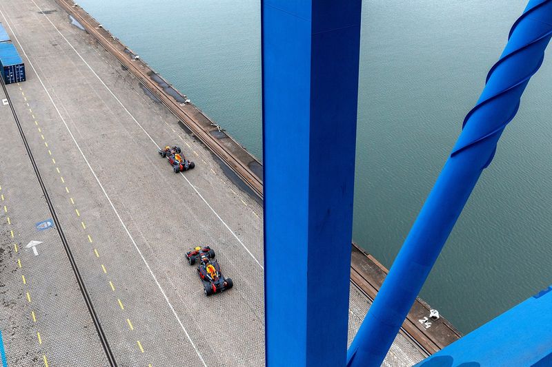 Max Verstappen y Alexander Albon, Red Bull Racing