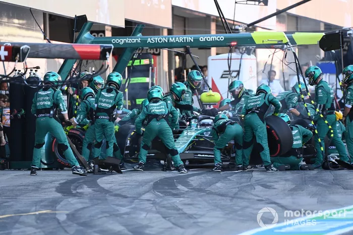 Lance Stroll, Aston Martin AMR23, hace una parada