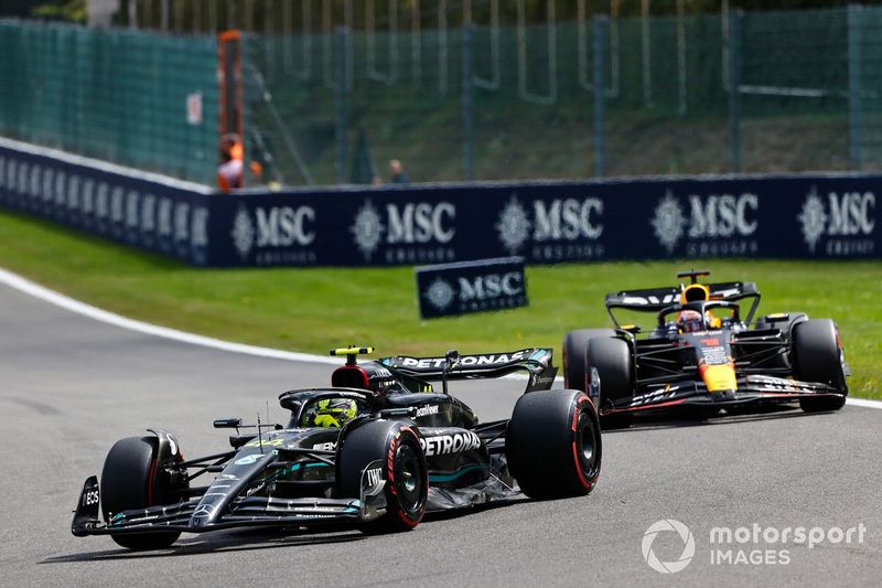 Lewis Hamilton, Mercedes F1 W14, Max Verstappen, Red Bull Racing RB19