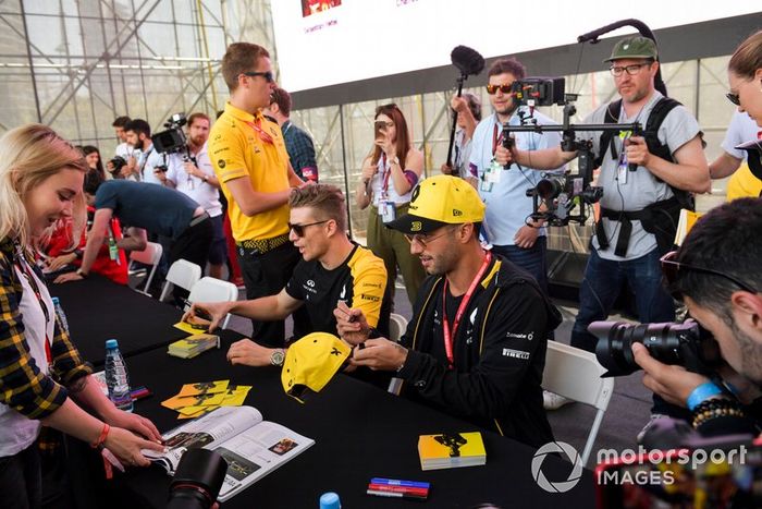 Nico Hulkenberg, Renault F1 y Daniel Ricciardo, Renault