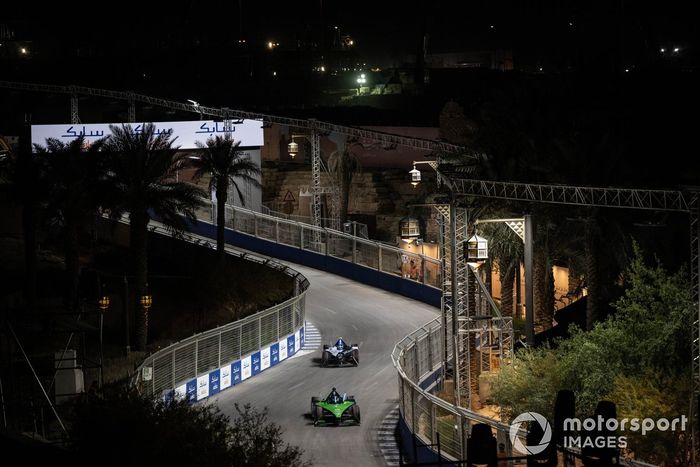 Sebastien Buemi, Envision Racing, Jaguar I-TYPE 6, Nick Cassidy, Jaguar TCS Racing, Jaguar I-TYPE 6
