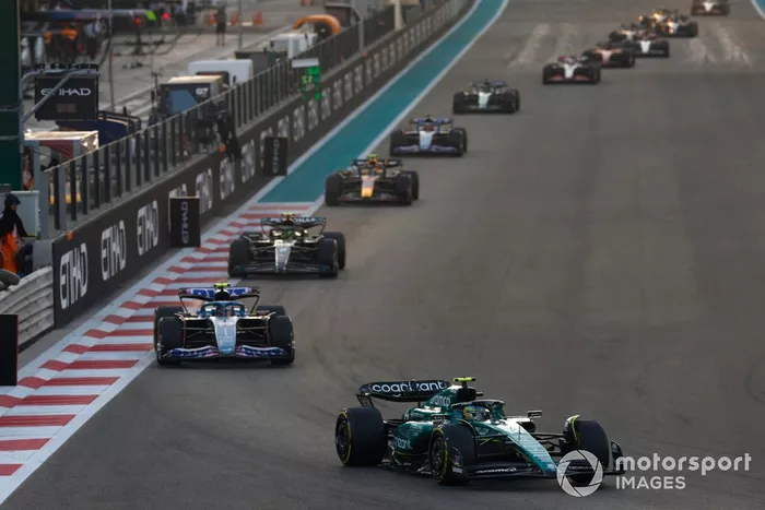 Fernando Alonso, Aston Martin AMR23, Pierre Gasly, Alpine A523, Lewis Hamilton, Mercedes F1 W14
