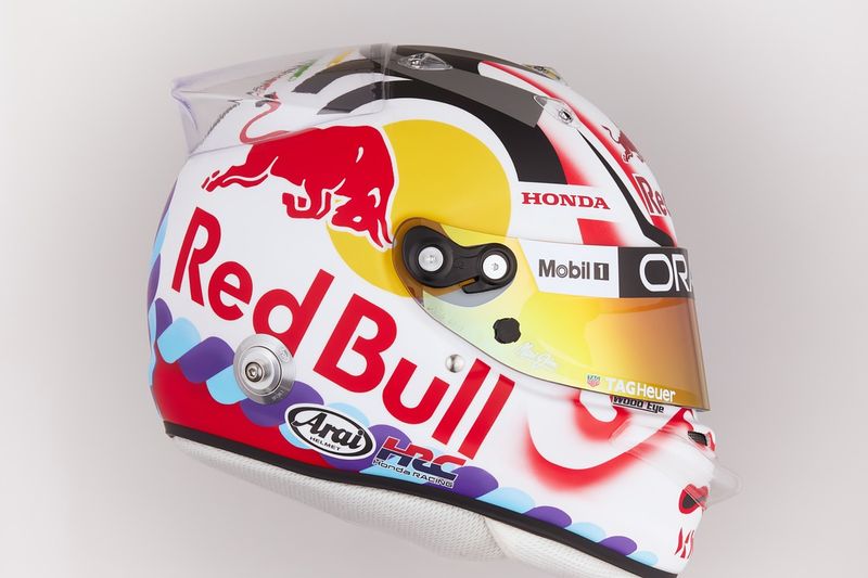 2019年 F1 中国GP 1000GP記念 1/2特製ヘルメット ／ 上海 2019年 F1 中国GP 1000GP記念 1/2特製ヘルメット ／ 上海 - メルカリ