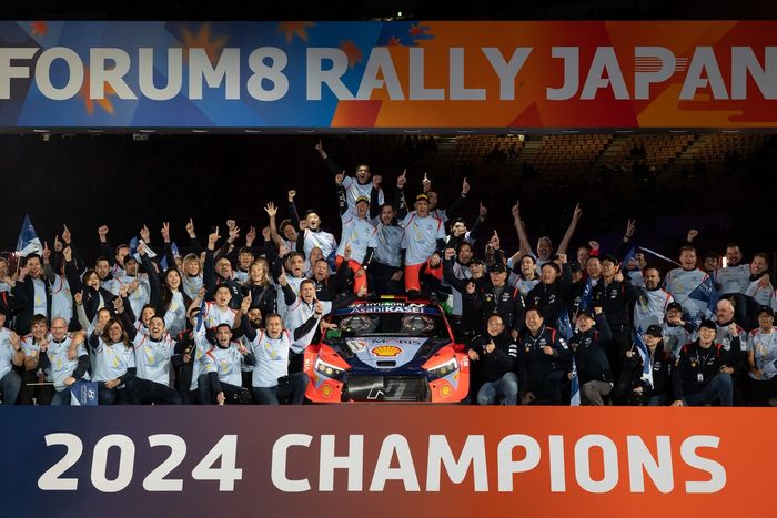 Campeón del Mundo Thierry Neuville, Martijn Wydaeghe, Hyundai World Rally Team Hyundai i20 N Rally1