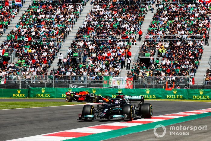 Lewis Hamilton, Mercedes W12, Sergio Pérez, Red Bull Racing RB16B