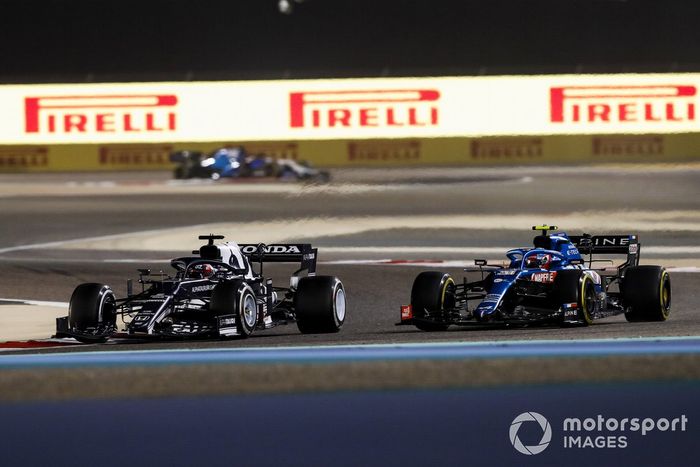 Yuki Tsunoda, AlphaTauri AT02, Esteban Ocon, Alpine A521