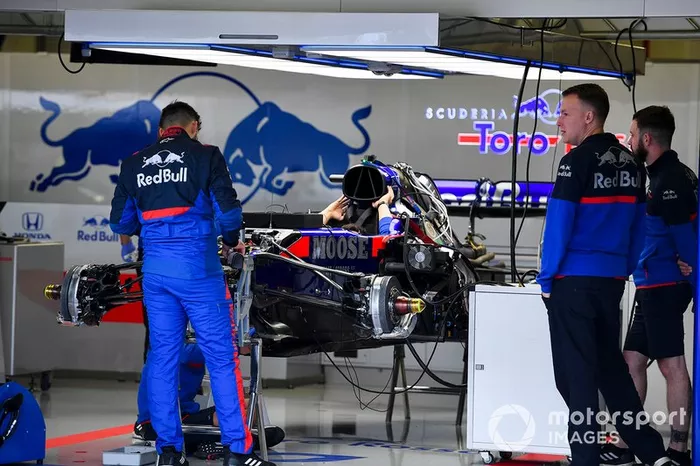 Suspensión delantera de Toro Rosso STR14 