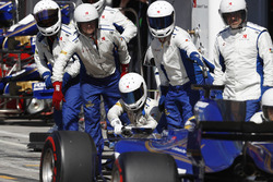 Arrêt au stand de Marcus Ericsson, Sauber C36