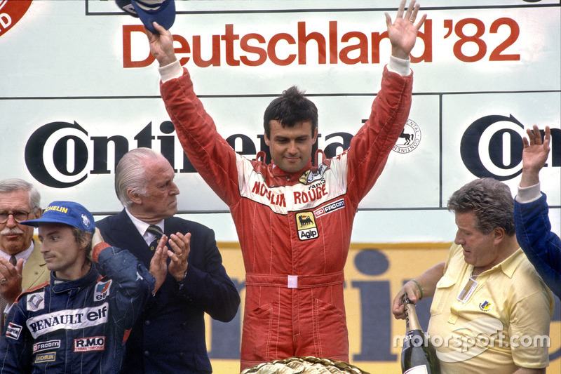 Podyum: 2. Rene Arnoux, Renault RE30B, 1. Patrick Tambay, Ferrari 126C2