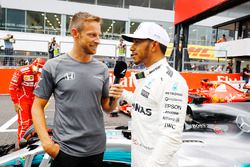 Lewis Hamilton, Mercedes AMG F1 W08, con Jenson Button