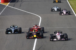 Esteban Ocon, Sahara Force India F1 VJM10, Daniel Ricciardo, Red Bull Racing RB13, Sebastian Vettel, Ferrari SF70H, Valtteri Bottas, Mercedes AMG F1 W08