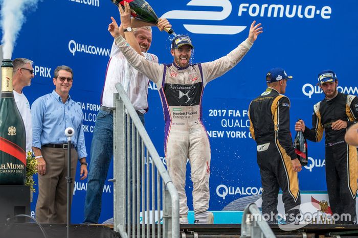 Sam Bird levou a melhor nas duas provas da F-E em Nova York, penúltima etapa do campeonato.