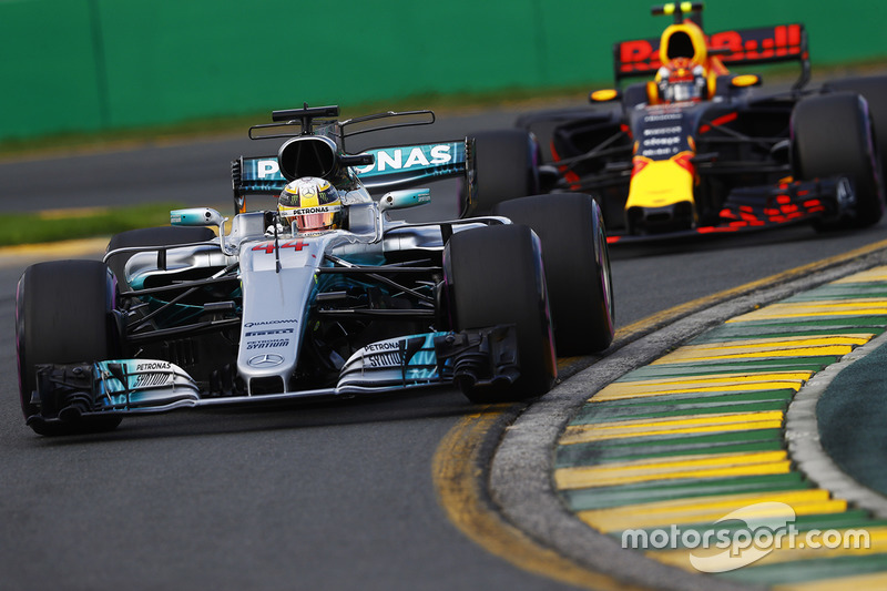 Lewis Hamilton, Mercedes AMG F1 W08; Max Verstappen, Red Bull Racing RB13