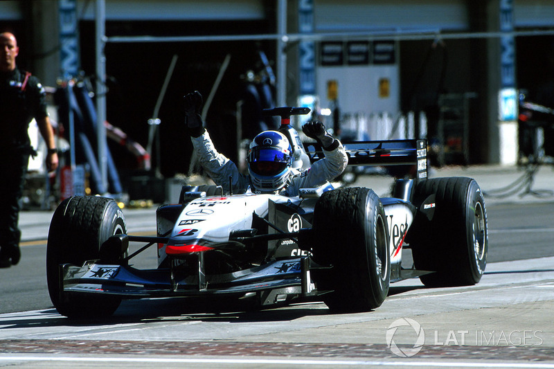 2001: McLaren MP4/16