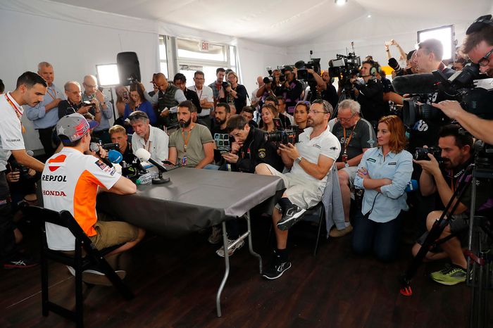 Marc Márquez, Repsol Honda Team con los medios