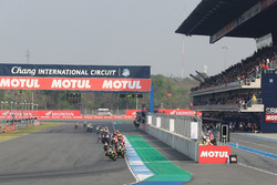 Tom Sykes, Kawasaki Racing leads