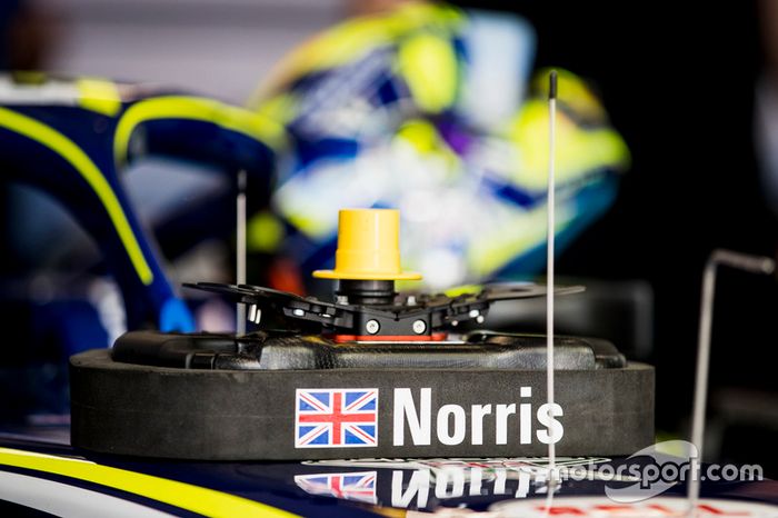 The steering wheel of Lando Norris, Carlin