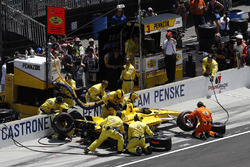 Helio Castroneves, Team Penske Chevrolet, pit stop