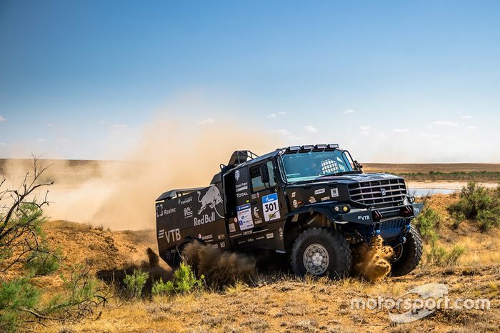#301 Team Kamaz Master: Eduard Nikolaev, Evgeny Yakovlev, Vladimir Rybakov
