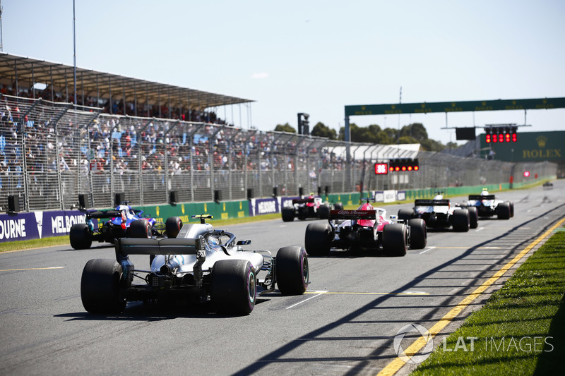 Sergey Sirotkin, Williams FW41 Mercedes, Charles Leclerc, Sauber C37 Ferrari, Romain Grosjean, Haas F1 Team VF-18 Ferrari, Marcus Ericsson, Sauber C37 Ferrari, Brendon Hartley, Toro Rosso STR13 Honda and Valtteri Bottas, Mercedes AMG F1 W09, line up on the grid for practice starts