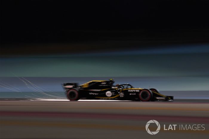 Carlos Sainz jr, Renault Sport F1 Team RS18 saca chispas