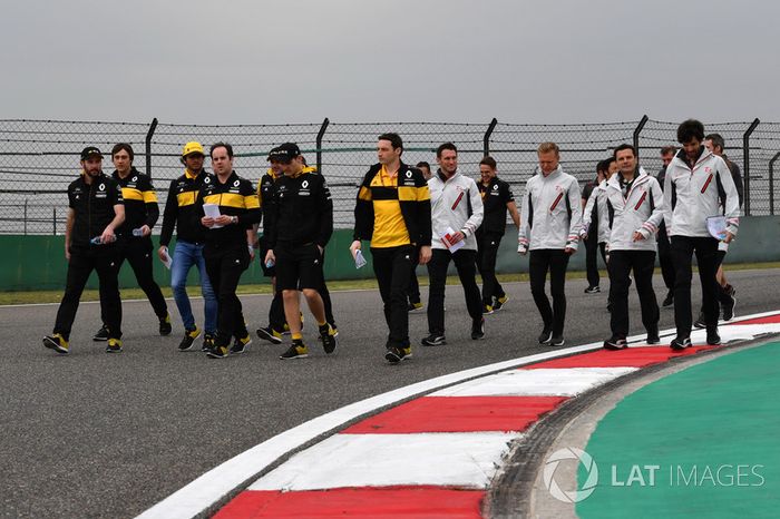 Carlos Sainz jr, Renault Sport F1 Team y Kevin Magnussen, Haas F1 Team