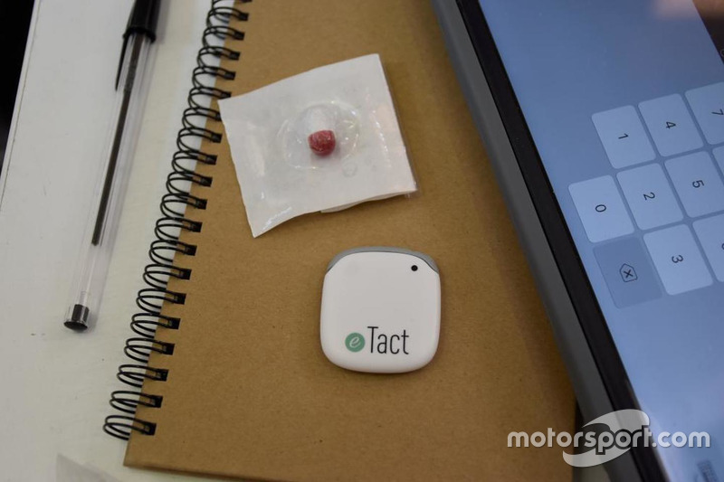 Píldora Body Cap junto al sistema eTrack