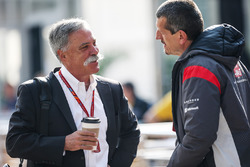 Chase Carey ve Guenther Steiner, Haas F1