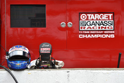 El casco y el HANS device de Scott Dixon, Chip Ganassi Racing Chevrolet