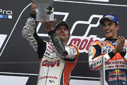 Подіум: переможець гонки Марк Маркес, Repsol Honda Team, друге місце Кел Кратчлоу, Team LCR Honda