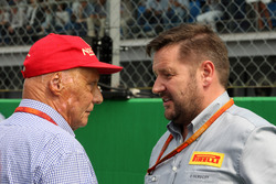 Niki Lauda con Paul Hembery, Pirelli Motorsport Director