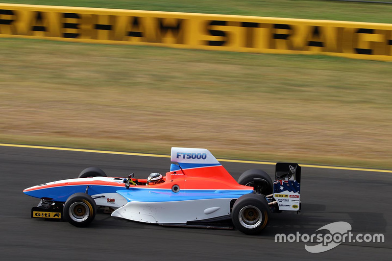 Tim Macrow prueba el Fórmula Thunder 5000