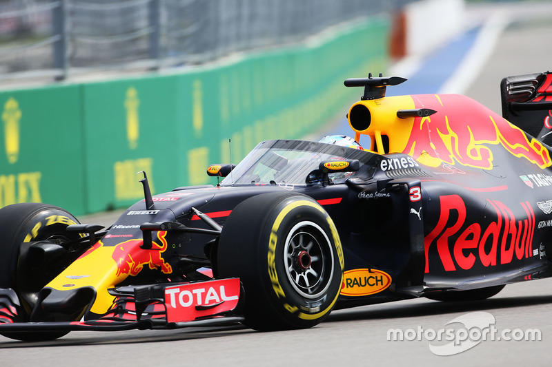 Daniel Ricciardo, Red Bull Racing RB12 with the Aero Screen