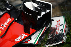 The broken front wing of Kimi Raikkonen, Ferrari