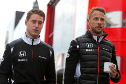 Стоффель Вандорн, третий пилот McLaren F1 Team и Дженсон Баттон, McLaren Honda
