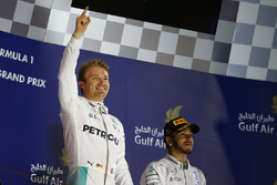 Podium: race winnaar Nico Rosberg, Mercedes AMG F1 Team en derde Lewis Hamilton, Mercedes AMG F1 Tea