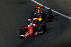 Себастьян Феттель, Scuderia Ferrari SF16-H Ferrari и Макс Ферстаппен, Red Bull Racing RB12