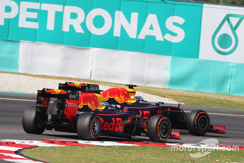 Den Sieg machen Daniel Ricciardo und Max Verstappen unter sich aus
