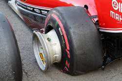 De beschadigde neus van Sebastian Vettel, Ferrari SF16-H na crash
