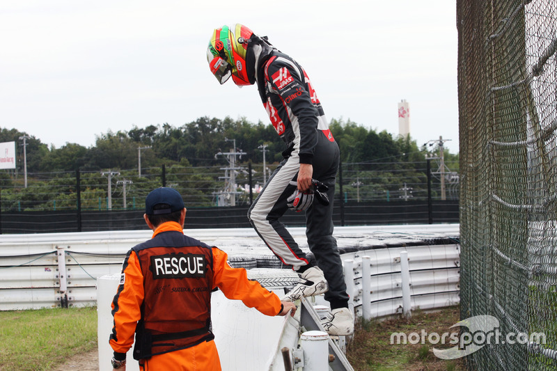 Esteban Gutierrez, Haas F1 Team torna ai box