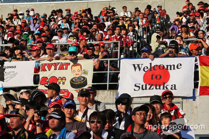 Aficionados en la tribuna