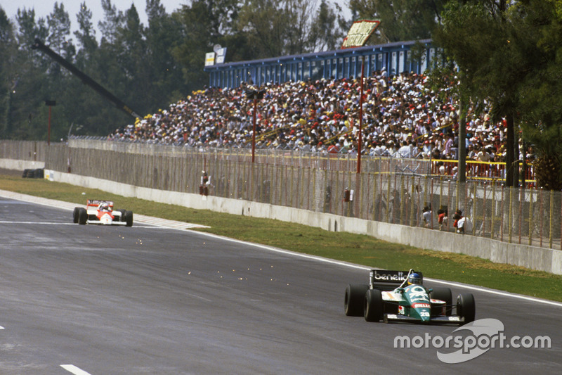 Gerhard Berger, Benetton leads Alain Prost, McLaren