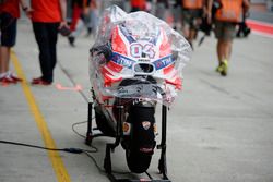 Moto de Andrea Dovizioso, Ducati Team con cubierta de lluvia