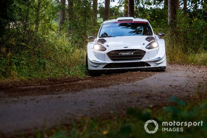 Valtteri Bottas prova la Ford Fiesta WRC del team M-Sport